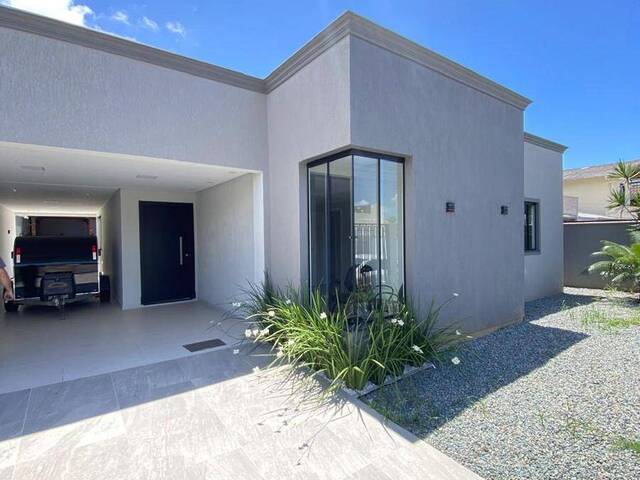 #C203 - Casa para Venda em Itapema - SC