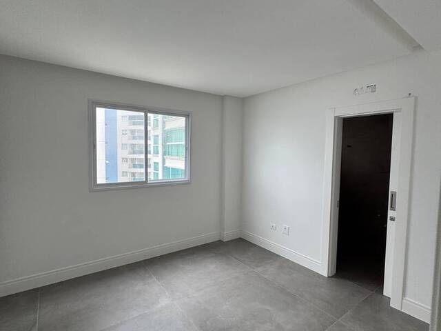 Apartamento para Venda em Itapema - 4