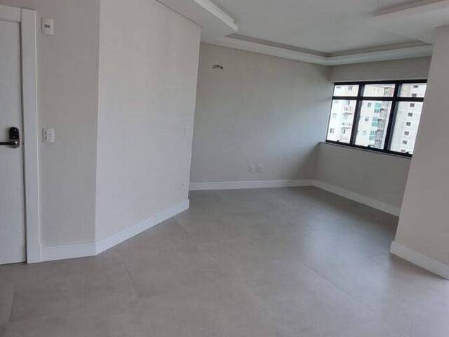 Apartamento para Venda em Itapema - 3