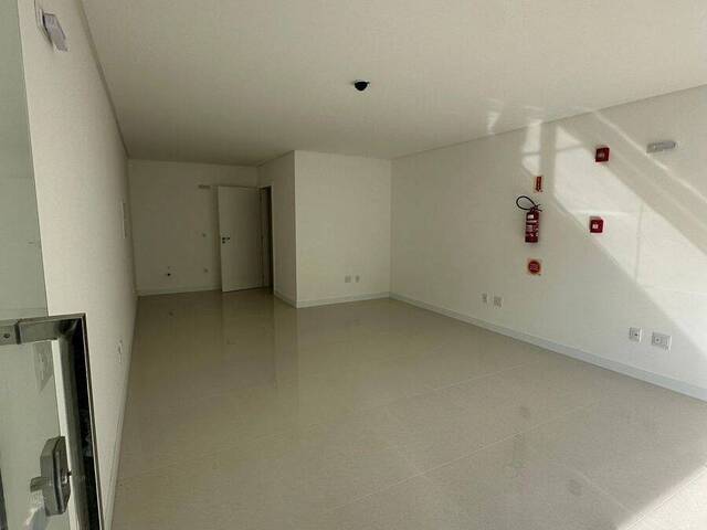 #SC685 - Sala comercial para Venda em Itapema - SC