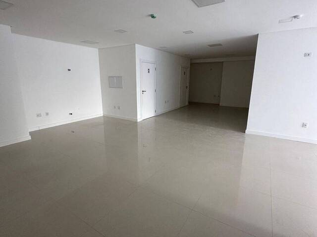 #SC685 - Sala comercial para Venda em Itapema - SC
