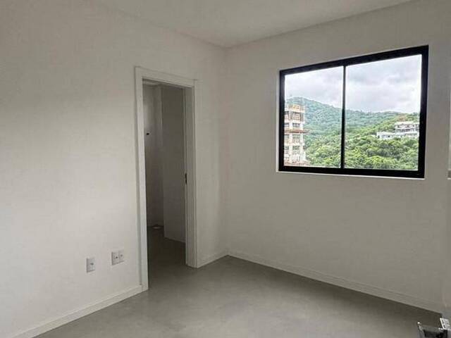 Apartamento para Venda em Itapema - 4