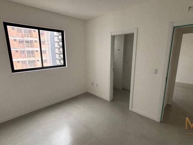Apartamento para Venda em Itapema - 3