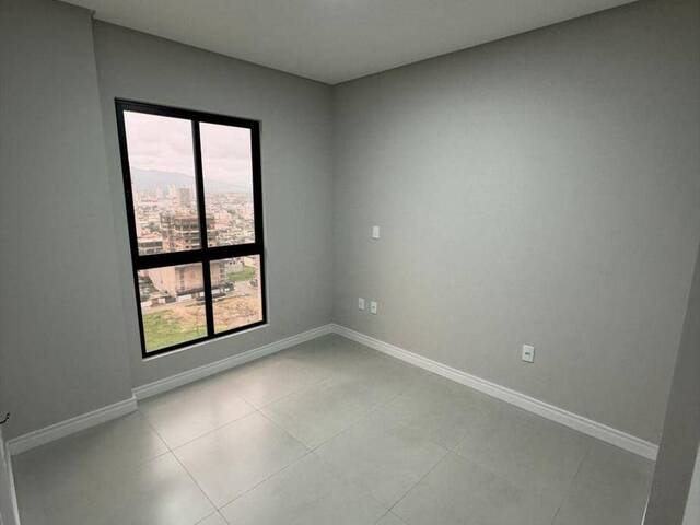 Apartamento para Venda em Itapema - 2
